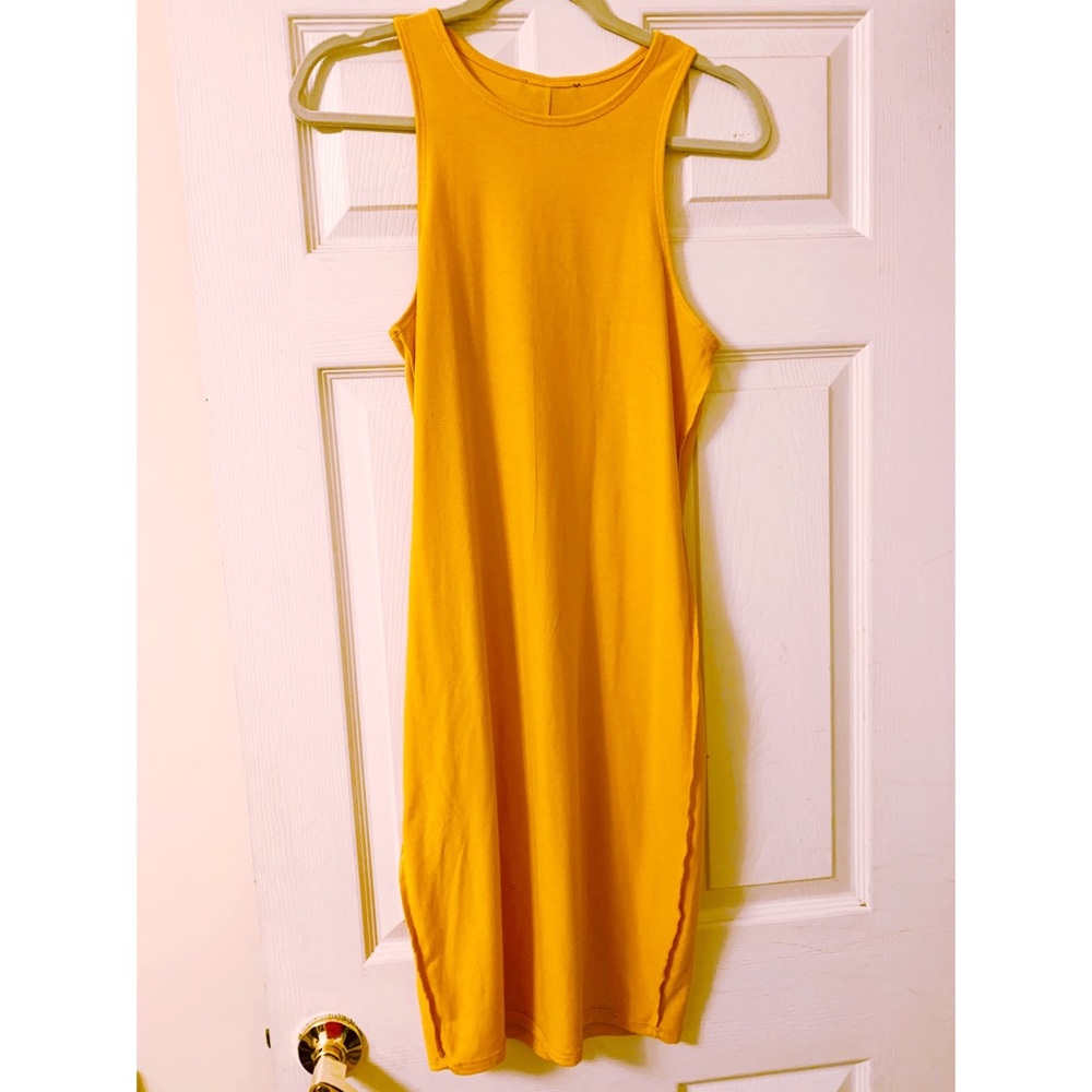 Midi yellow cotton dress.